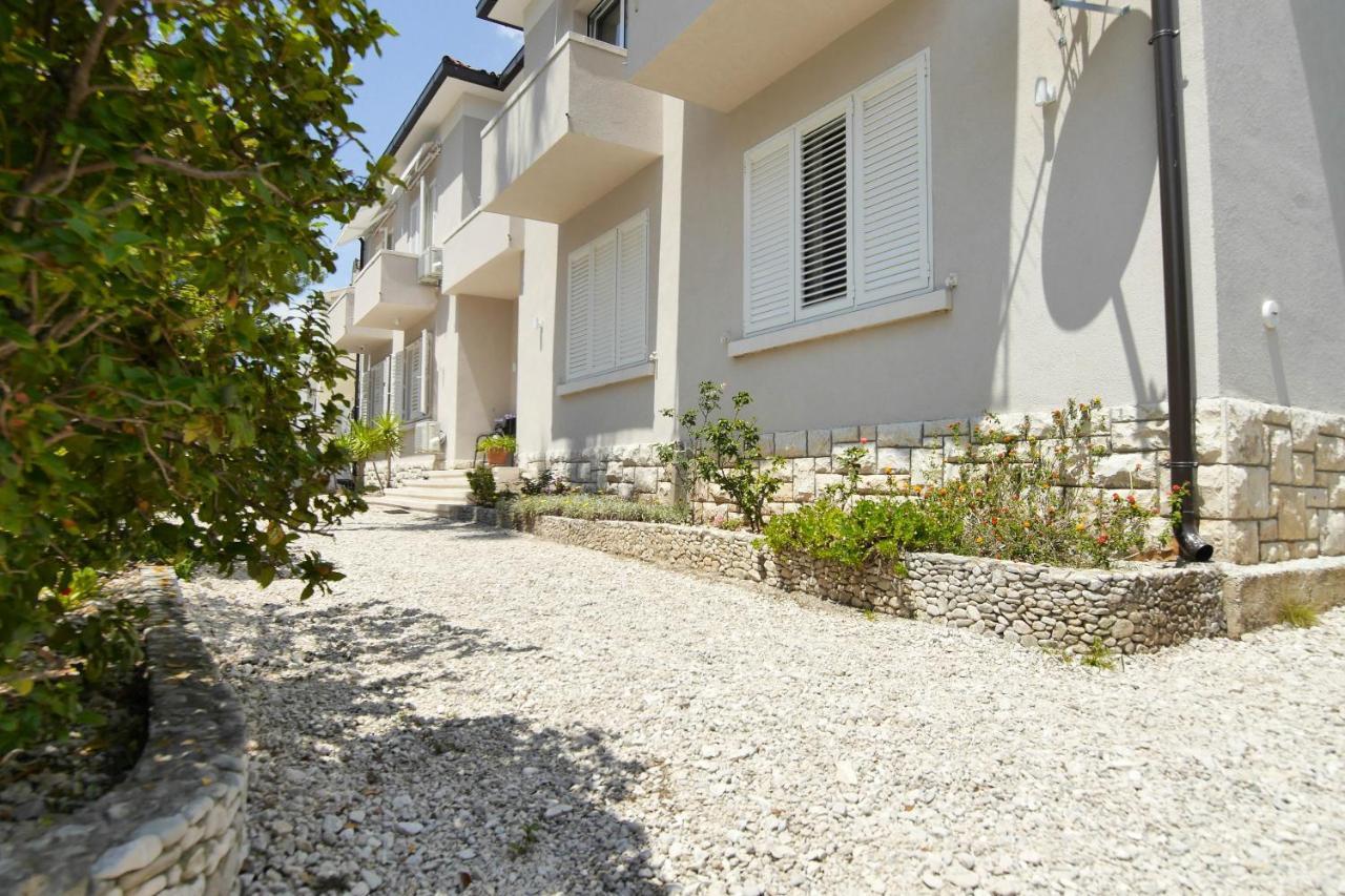 Apartment Beach Макарска Экстерьер фото